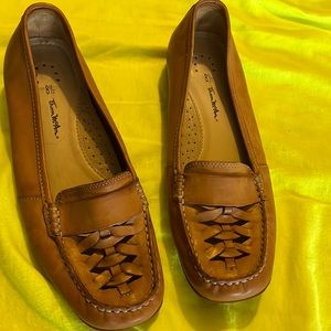 Tan brown loafers. Size 8 1/2 you will love them
